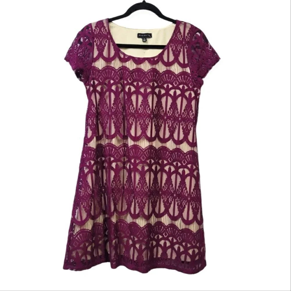 Socialite lace dress size medium